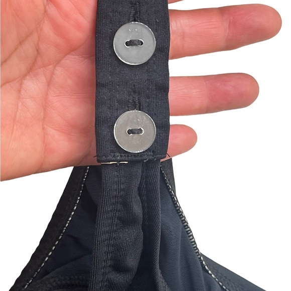 New Roxanne black
V Neck Sarong
One Piece Swimsuit size 16(40DCup) - Picture 13 of 15